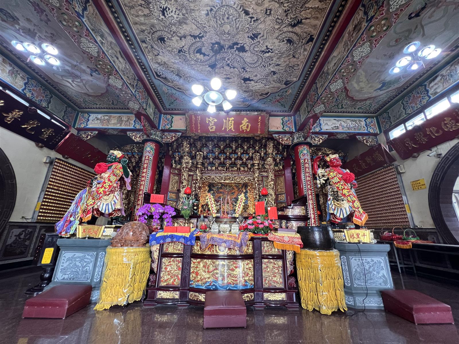 南順宮正殿與天上聖母神龕實景